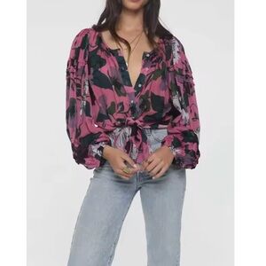 Jen’s Pirate Booty Sursha Top in Aurora Size M Blouse Button Up Floral Chiffon